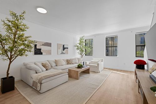 687 Hibiscus St, West Palm Beach, FL, 33401-6019 | Card Image