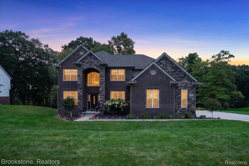 1731 Algonquian Trl, Lake Orion, MI, 48362-4010 | Card Image