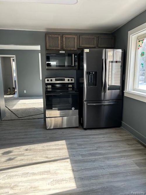 6010 Fox St, Mayville, MI, 48744-9003 | Card Image