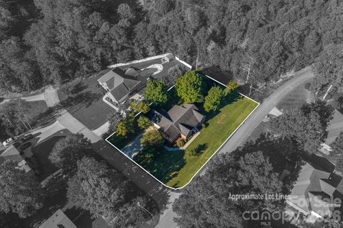 102 Moore St, Lincolnton, NC, 28092-8666 | Card Image