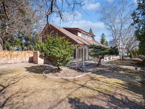 2 Kempsell Cres, North York, ON, M2J2Z7 | Card Image