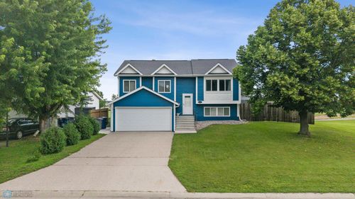 3318 Village Green Dr, Moorhead, MN, 56560-5413 | Card Image