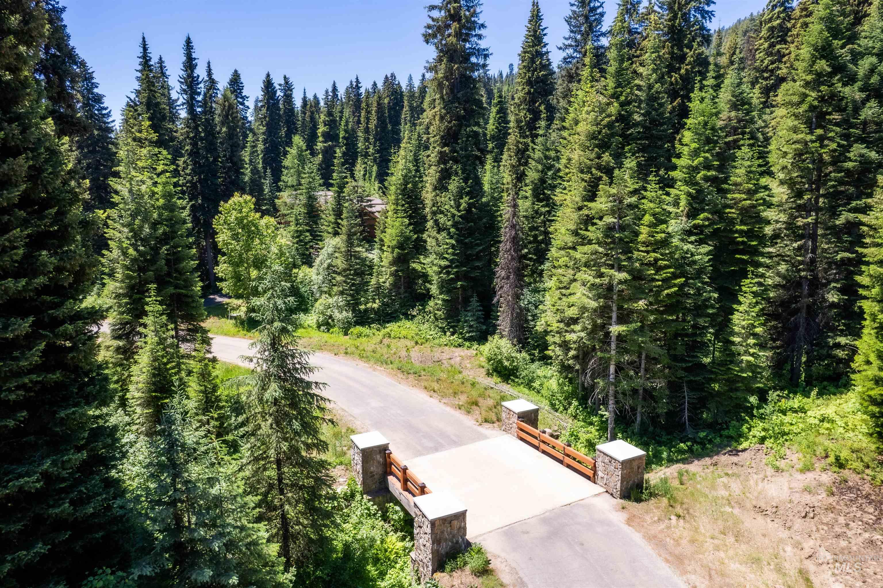 Land in Donnelly 4