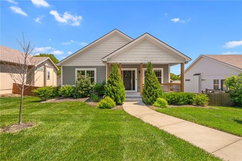 8435 Ottawa St, De Soto, KS, 66018-8311 | Card Image