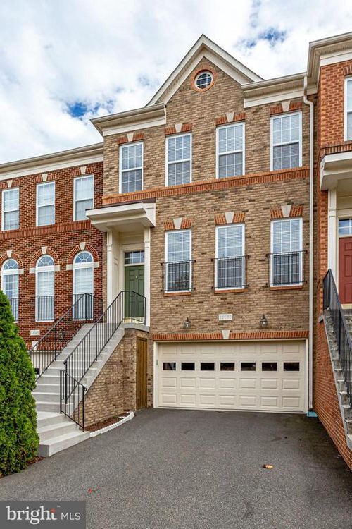 22050 Dilworth Sq, BROADLANDS, VA, 20148-6010 | Card Image