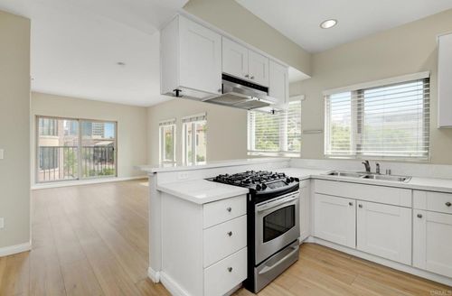 4131-450 J, San Diego, CA, 92101 | Card Image