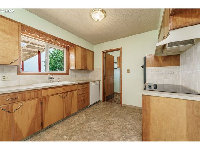 1938 Nw Sierra Ln, House other with 3 bedrooms, 2 bathrooms and 2 parking in Camas WA | Image 10