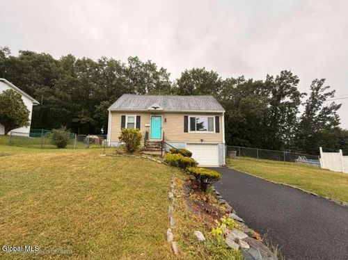 9 Bickford Ln, Troy, NY, 12182-1401 | Card Image