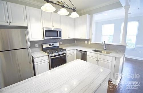 558 E 9th St, Charlotte, NC, 28202-3124 | Card Image