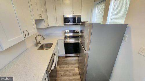 2015 Jefferson St, Baltimore, MD, 21205-2232 | Card Image