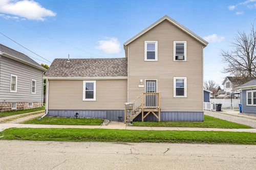 327 W 7th Avenue, OSHKOSH, WI, 54902 | Card Image