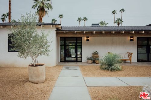 1560 S Calle Palo Fierro, Palm Springs, CA, 92264-8814 | Card Image