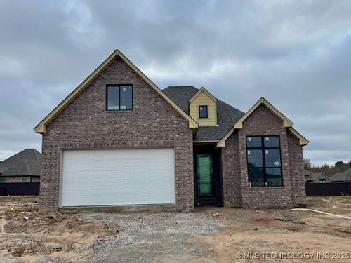 3709 W Laredo St, Broken Arrow, OK, 74012-8030 | Card Image