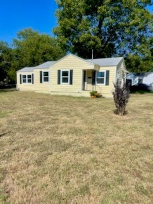 1451 Greenbrier Dr, River Oaks, TX, 76114-2660 | Card Image