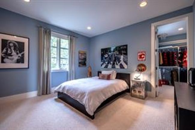 34 Posthill Dr Sw, House detached with 6 bedrooms, 3 bathrooms and 7 parking in Calgary AB | Image 33