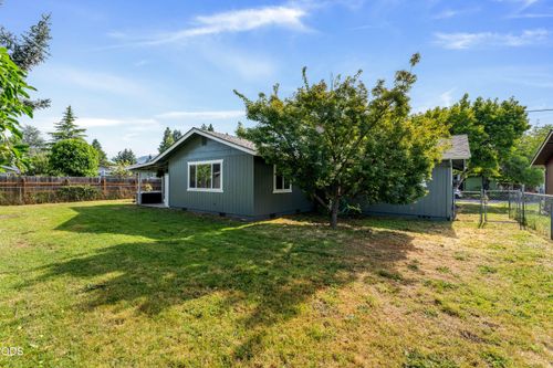 1120 Sw Cottonwood St, Grants Pass, OR, 97526-5825 | Card Image
