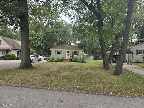 1422 Pin Oak Dr, Akron, OH, 44312-3847 | Card Image