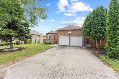 3163 Fletcher Cres, House other with 3 bedrooms, 3 bathrooms and 6 parking in Windsor ON | Image 3