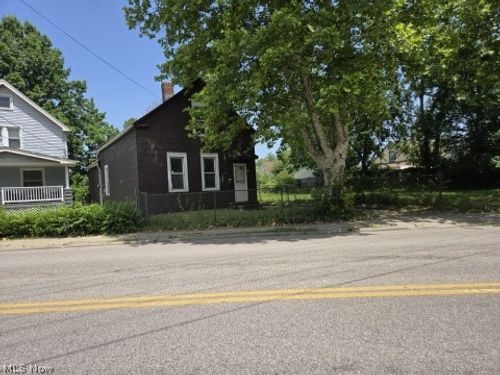 3647 Independence Rd, Cleveland, OH, 44105-7202 | Card Image