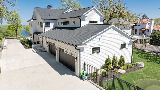 Private Driveway // 6-Car Garage | Image 45