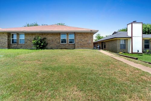3407 Republic Dr, Forest Hill, TX, 76140-2559 | Card Image