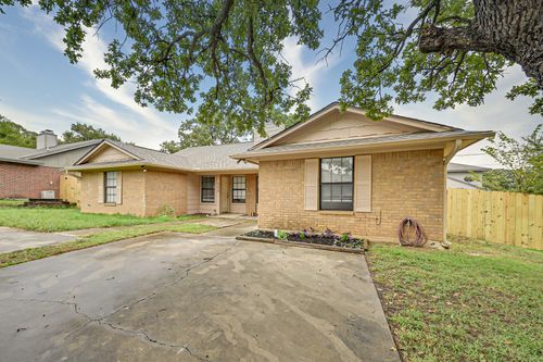 706 Woodland Ct, Kennedale, TX, 76060-5447 | Card Image