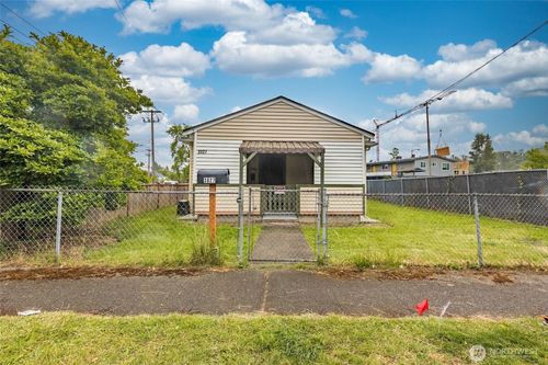3827 S Morgan Street, Seattle, WA, 98118 | Card Image
