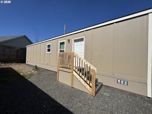 j-1085 W 1st Ave, Junction City, OR, 97448-1080 | Card Image