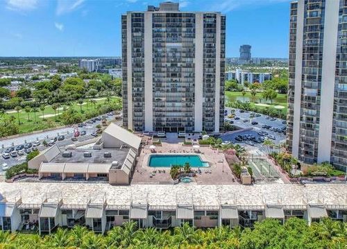 apt-910-20335 W Country Club Dr, Aventura, FL, 33180-1604 | Card Image