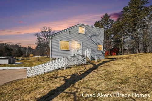 9555 Eastern Ave Se, Byron Center, MI, 49315-9311 | Card Image