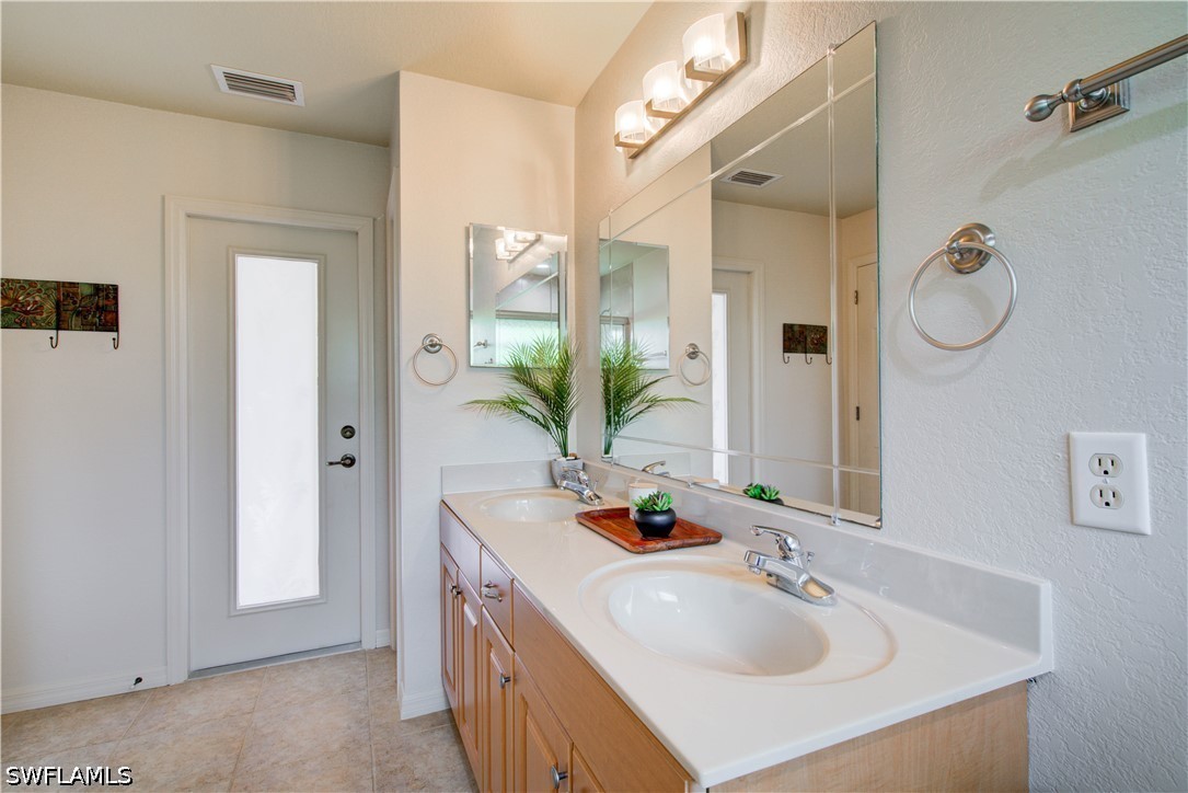 Residential in Cape Coral 4