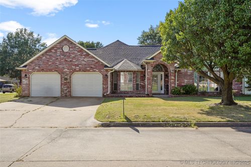 312 Roosevelt Ave, Wagoner, OK, 74467-4807 | Card Image