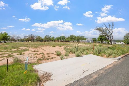 8-214 Woodcrest St, Fredericksburg, TX, 78624-2529 | Card Image