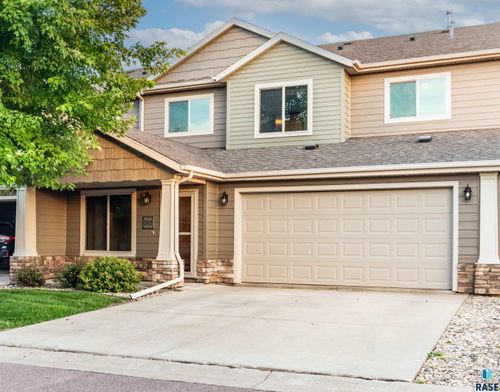 2813 E Indigo Pl, Sioux Falls, SD, 57108-4511 | Card Image