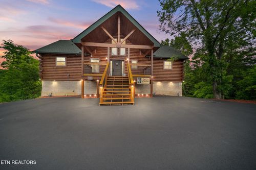 2058 Eagle Feather Dr, Sevierville, TN, 37876-0687 | Card Image