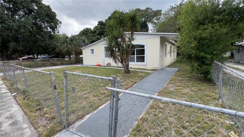 607 N 19th St, Fort Pierce, FL, 34950-6010 | Card Image