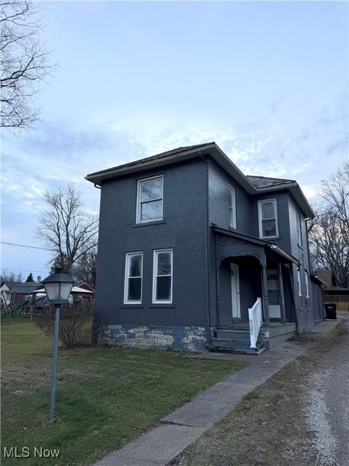 561 Downard Rd, Zanesville, OH, 43701-5106 | Card Image