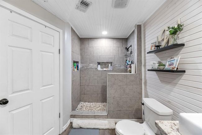 13236 Fm 1409, House other with 4 bedrooms, 3 bathrooms and null parking in Old River-Winfree TX | Image 19