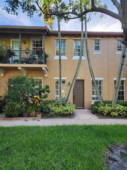 706 Sw 147th Ave, Pembroke Pines, FL, 33027-6124 | Card Image