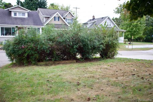 2960 Glenbroke St, Keego Harbor, MI, 48320-1101 | Card Image