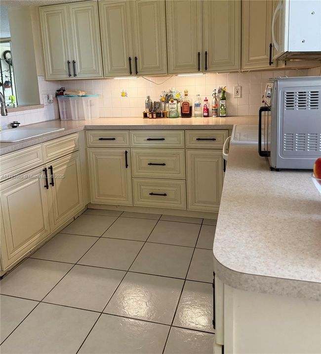 APT-406 - 9510 Seagrape Dr, Condo with 3 bedrooms, 2 bathrooms and null parking in Davie FL | Image 11