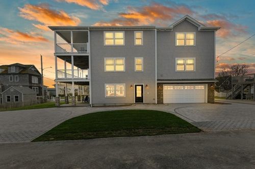 42 Pocono Rd, Narragansett, RI, 02882-5812 | Card Image