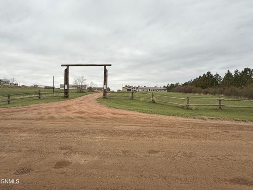 2671 122nd Ave Nw, Watford City, ND, 58854 | Card Image