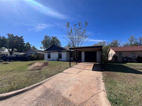 911 Craig Dr, Moore, OK, 73160-5819 | Card Image