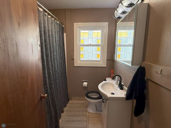 Main Floor Bathroom | Image 12