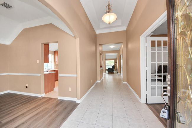 Large Open entry way | Image 5