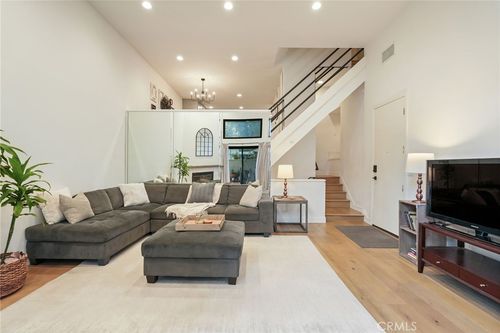 unit-16-6930 De Celis Pl, Lake Balboa, CA, 91406-4653 | Card Image