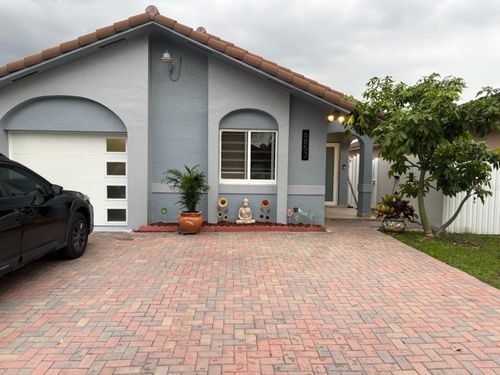 6853 W 25th Ct, Hialeah, FL, 33016-5464 | Card Image