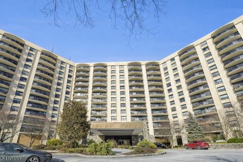 2 Claridge Dr, Verona, NJ, 07044-3061 | Card Image