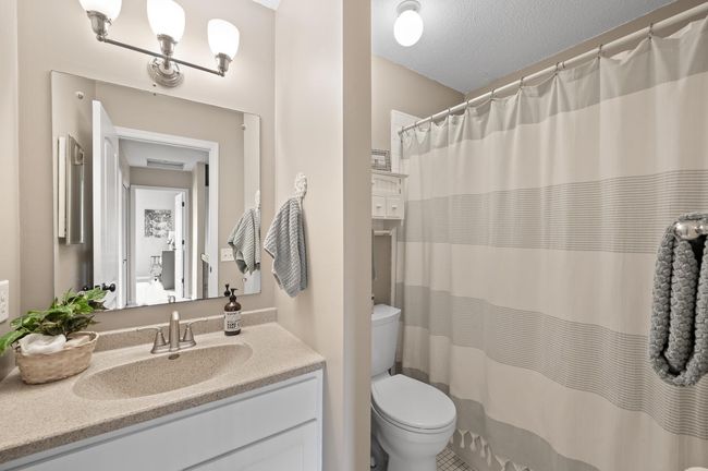 Upstairs Full Bathroom | Image 33